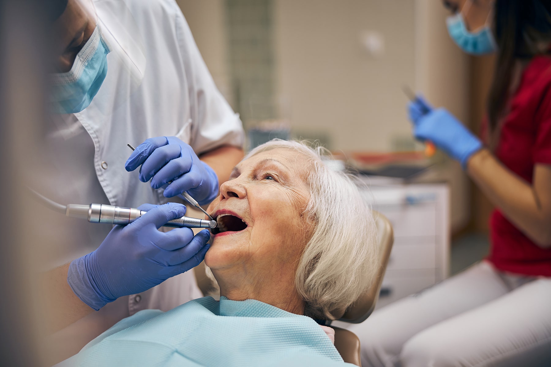 TomasheskiEmergencyDental2-min Woman at emergency detist in Apex, NC